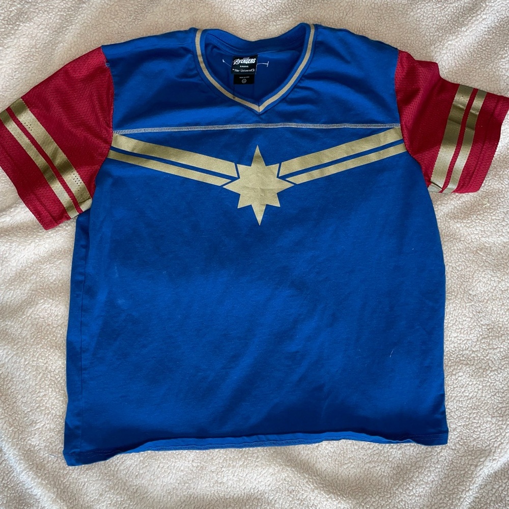 Her Universe Captain Marvel Jersey Tee. Size Large